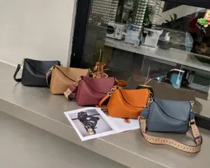 Genuine leather women shoulder crossbody bag, minimalist soft envelope square zipper handbag.