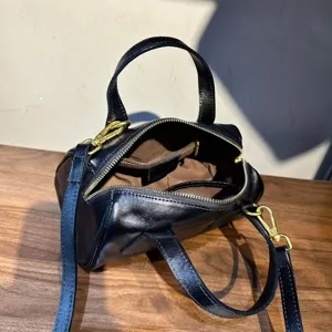Sac Boston classique en cuir véritable pour femme, sac à main rétro avec bandoulière.