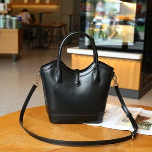 Bolso cubo de cuero genuino negro estilo retro gran capacidad bolso de mano con correa ajustable