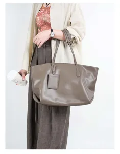Leather tote bag detail showing large capacity, soft texture and shoulder strap.
