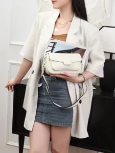 Weiße Leder Umhängetasche für Damen, elegante kleine Schultertasche für Alltag und Arbeit.