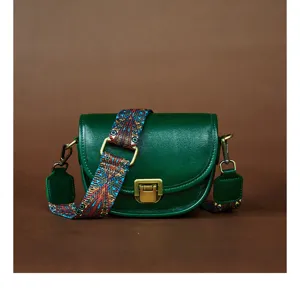 Groene lederen zadeljas tas met etnische brede riem en retro messing hardware voor dames.