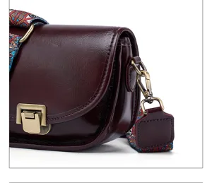 Vintage bruine lederen zadeltas met etnische brede riem en bronzen hardware voor dames