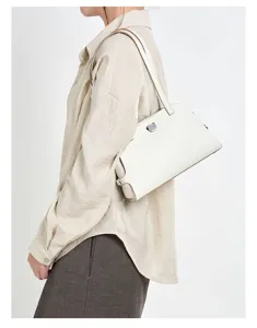 Minimalistische weiße Leder-Umhängetasche für Damen, stilvolle Freizeittasche Alltag.