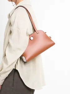 Hochwertige Echtleder Schultertasche für Damen, klassische braune Pendler Achseltasche.