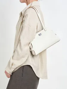Weiße Schultertasche aus echtem Leder minimalistische Damenhandtasche für den Alltag