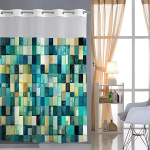 Detail des doppelschichtigen geometrischen Mosaik-Duschvorhangs mit Metallösen für das Badezimmer.