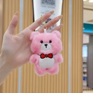 Simpatico portachiavi con orsetto in peluche rosa, morbido ciondolo per borsa donna.