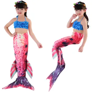 Conjunto de bikini de sirena para niñas con top halter y falda de cola de pez colorida.