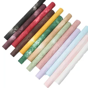 Rollos de papel de envolver flores de tinta tie-dye bicolor para ramos de rosas y regalos.