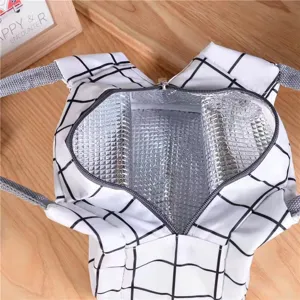 Borsa termica a quadri bianco e nero dettaglio interno con rivestimento in foglio.