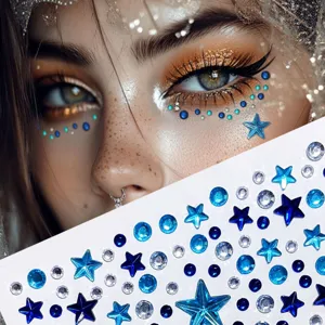 Glinsterende blauwe ster en ronde acryl gezichtsedelstenen voor festival- en concertmake-up