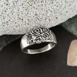 Vintage Thai silver multi-layer rose relief wide ring for women, elegant floral jewelry.