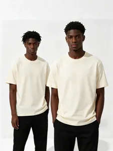 T-shirt uomo casual oversize tinta unita a maniche corte e girocollo per estate.