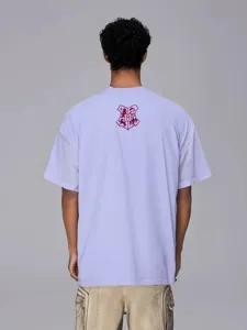 Comoda t-shirt oversize casual a maniche corte in viola chiaro con stampa sul retro.