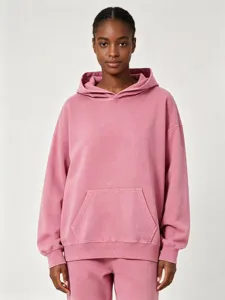 Détail sweat à capuche uni lavé, haut ample décontracté en molleton de 350g.