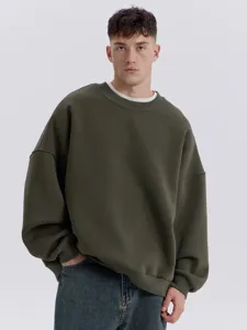 Sudadera con cuello redondo verde militar para hombre, corte holgado estilo urbano principal.