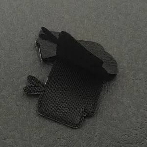 Detaillierte Ansicht der Rückseite eines taktischen Moral-Patches mit Klettverschluss.