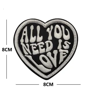 Herz Stickerei Aufnäher Taktisches Klettverschluss Abzeichen All You Need Is Love Buchstaben Applikation Für Rucksack Hut Kleidung