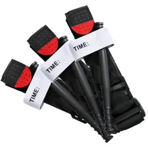 Detalle de torniquete táctico de combate, equipo de primeros auxilios de una mano
