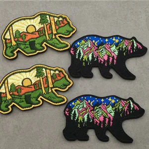 Parches bordados de osos con diseños de paisajes y cielos estrellados para ropa y bolsos.