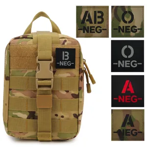 Bolsa médica táctica con parches de grupo sanguíneo intercambiables, diseño de camuflaje.