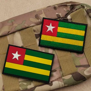 Set di patch tattiche con bandiera del Togo, stemma ricamato e in gomma PVC 2D per zaino