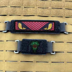 Conector de cincha MOLLE táctico 3 en 1 con parche de velcro bordado de serpiente.