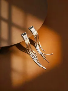 Elegante S925 Sterling Silber lange Quasten Ohrringe mit schwarzem Stein für Damen.