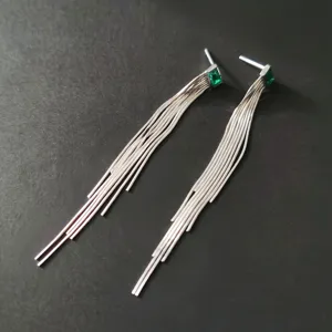 S925 Sterling Silber lange Quaste Ohrringe mit gruenem Kristall elegante Haengeohrringe
