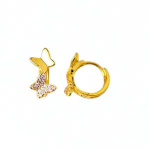 Goldene Schmetterling Huggie Creolen mit glitzerndem Zirkonia, schöner und eleganter Ohrschmuck