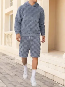 Detailansicht des blaugrauen Fleece-Kapuzenpullover- und Shorts-Sets für Herren
