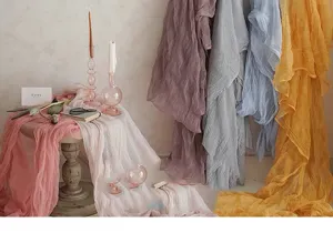 Korean pleated gauze photography background cloth for floral arrangement and studio props.