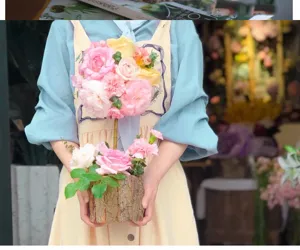Baumrinde Blumenkorb frische Blumenarrangement Geschenkbox zum Lehrertag Detailansicht