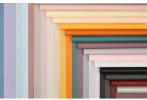Kleurrijke waterdichte bloemen inpakpapier rollen voor elegante bloemboeket ambachten.