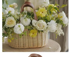 Detailaufnahme Handgefertigter Weiden Blumenkorb Rustikaler Rattan Blumenbehälter Dekor