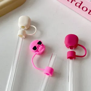 Joli ensemble de capuchons de paille en silicone crâne 10mm avec pailles en verre transparentes.
