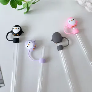 Jolis capuchons de paille en silicone de pingouin avec pailles en verre, ensemble anti-poussière.