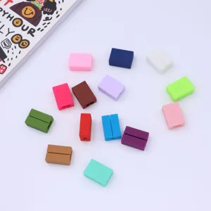Buntes Silikon Kabel-Protektor und Wickler Set, verschiedene einfarbige Optionen für Nutzung.
