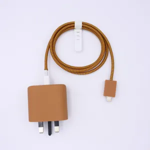 Minimalistisches einfarbiges britisches Stecker Schutzhuelen und geflochtenes Kabel-Set.