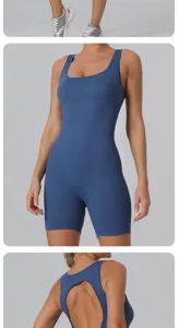 Femme combinaison de fitness sans coutures tenue de yoga sport body vue en detail