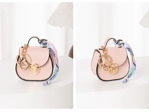 Mini bolso de silla rosa monedero llavero con detalle de pañuelo decorativo chic.