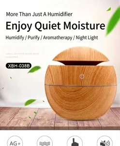Vue détaillée d'un humidificateur à grain de bois avec couvercle circulaire et bouton tactile