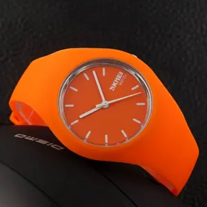 Montre à quartz en silicone orange minimaliste pour étudiants avec cadran rond.