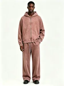 Ensemble sweat à capuche zippé et pantalon style vintage, vue détaillée coupe loose.
