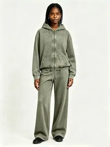 Ensemble sweat à capuche zippé et pantalon de survêtement vintage délavé pour homme.