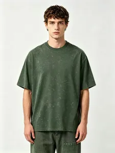 Mens vintage washed short sleeve t-shirt, casual oversized drop shoulder basic top for summer.
