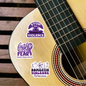 Adesivi viola impermeabili contro la violenza domestica per valigia, borsa e skateboard.