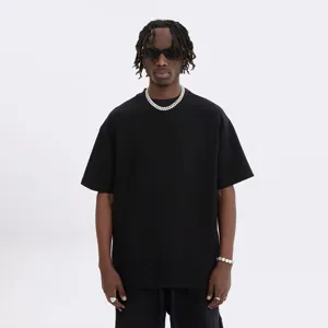 Men's plain black oversized t-shirt detail view, comfortable streetwear basic apparel style.