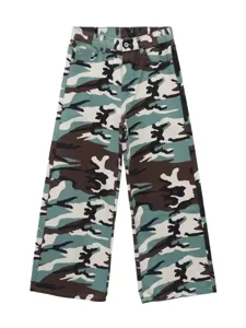 Camouflage print straight leg denim jeans, casual American hip hop style streetwear long pants.